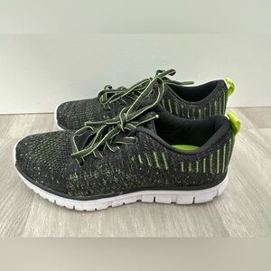 Catapult Perform Boys Lightweight SZ 2 Green Breathable Shoes Sz 2